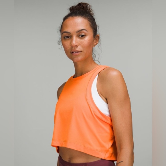 Lululemon open-back cropped tank - Picture 4 of 8